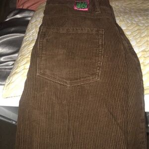 brand new the ends of the legs and struffed from dragging on the floor